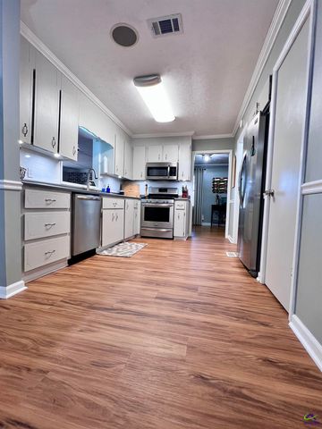 107 Pine Hill Circle, Byron, GA 31008