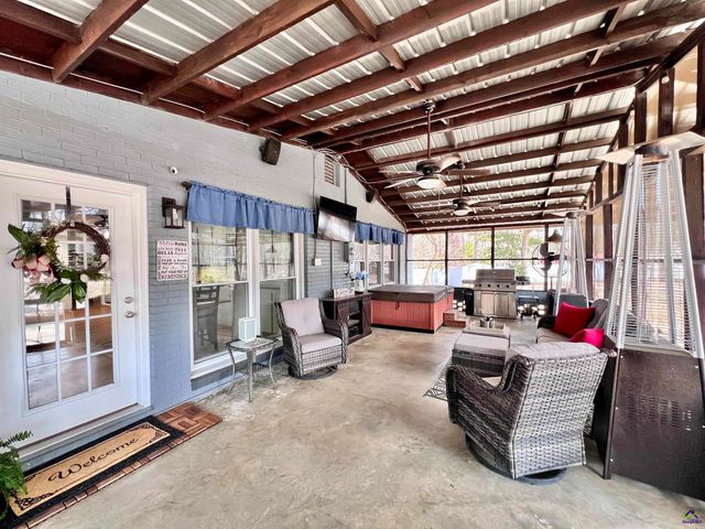 107 Pine Hill Circle, Byron, GA 31008