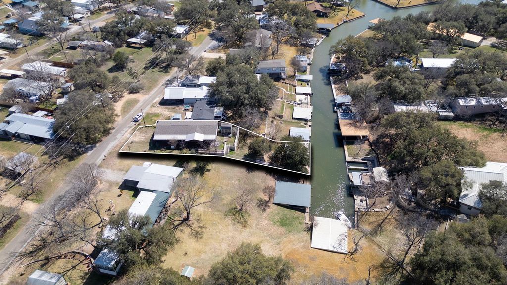345 County Road 136C, Kingsland, TX 78639