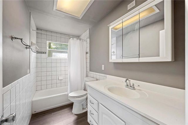 4656 Capri DR, Naples, FL 34103