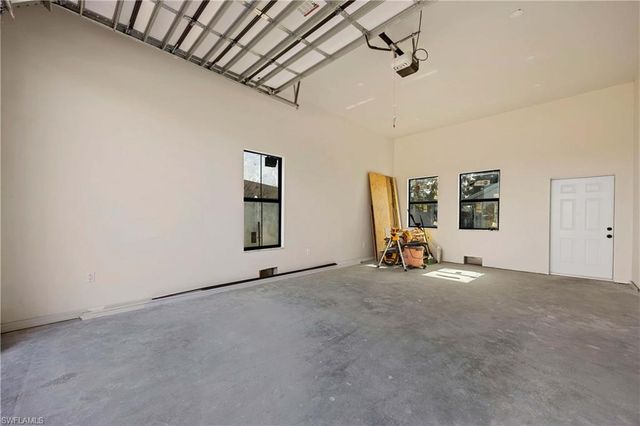 4656 Capri DR, Naples, FL 34103