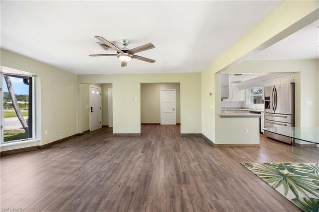 4656 Capri DR, Naples, FL 34103