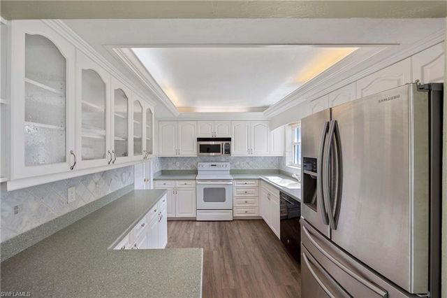 4656 Capri DR, Naples, FL 34103