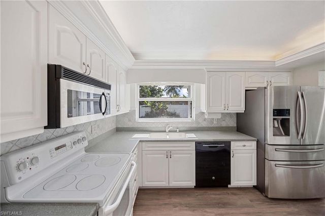 4656 Capri DR, Naples, FL 34103