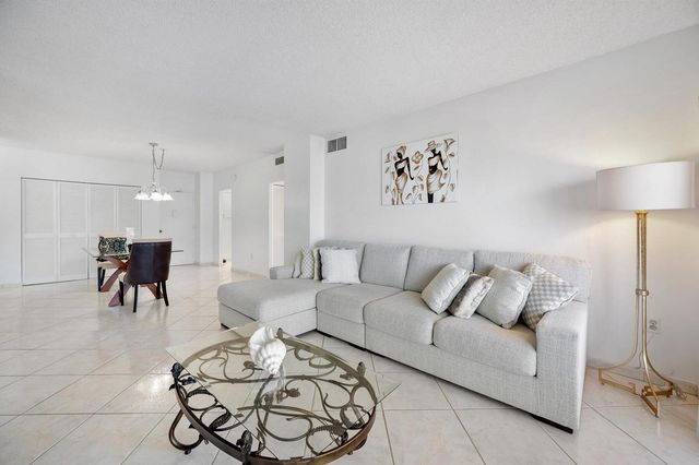1980 S Ocean Drive 19a, Hallandale Beach, FL 33009