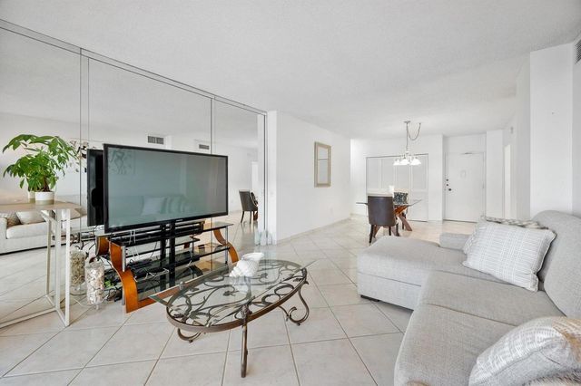 1980 S Ocean Drive 19a, Hallandale Beach, FL 33009