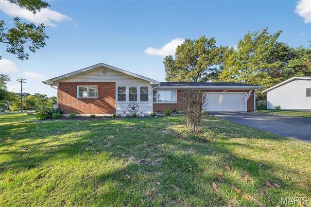 104 Dolbeare Drive, Louisiana, MO 63353