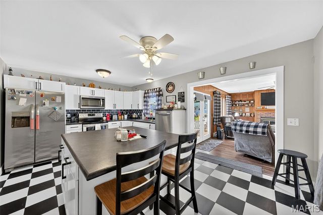 104 Dolbeare Drive, Louisiana, MO 63353