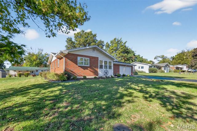 104 Dolbeare Drive, Louisiana, MO 63353