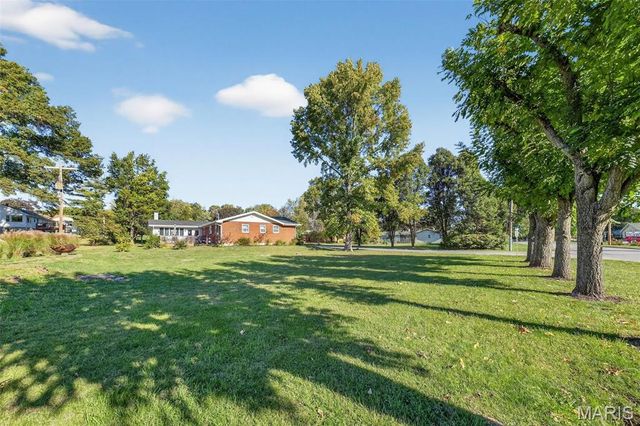 104 Dolbeare Drive, Louisiana, MO 63353