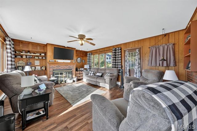 104 Dolbeare Drive, Louisiana, MO 63353