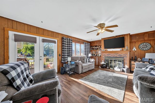 104 Dolbeare Drive, Louisiana, MO 63353