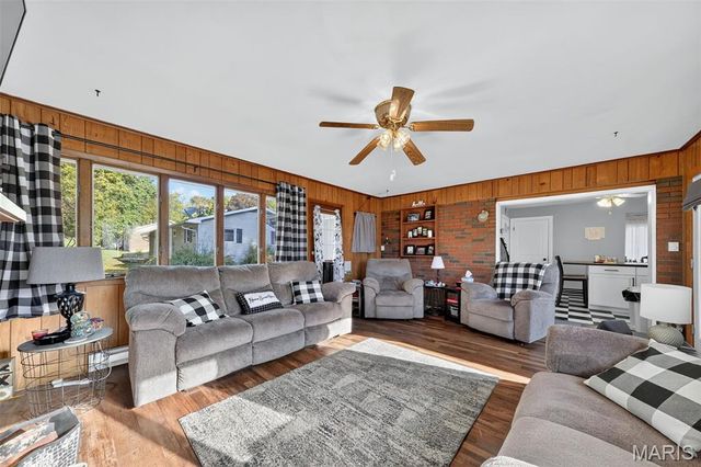 104 Dolbeare Drive, Louisiana, MO 63353