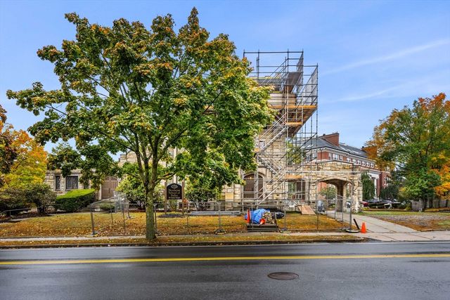 32 Lowell St, Reading, MA 01867
