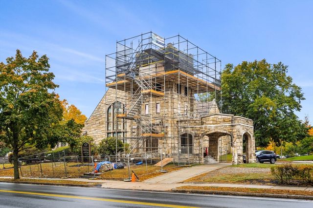 32 Lowell St, Reading, MA 01867