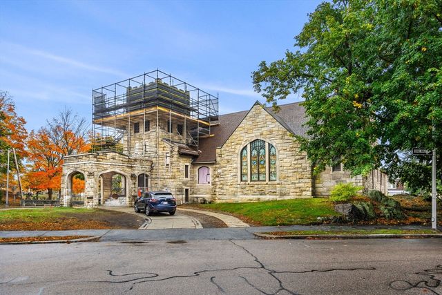 32 Lowell St, Reading, MA 01867