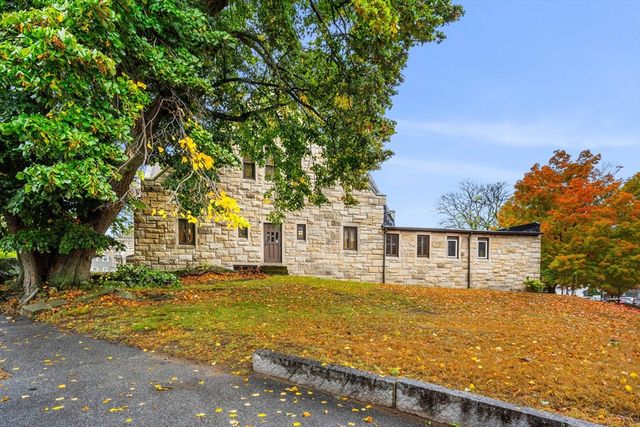 32 Lowell St, Reading, MA 01867