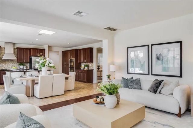 6835 Noric Circle, Eastvale, CA 92880