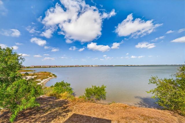 1006 Harbor Village Dr, Corpus Christi, TX 78412
