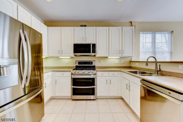 4 LOFT DR, Bridgewater Twp., NJ 08836