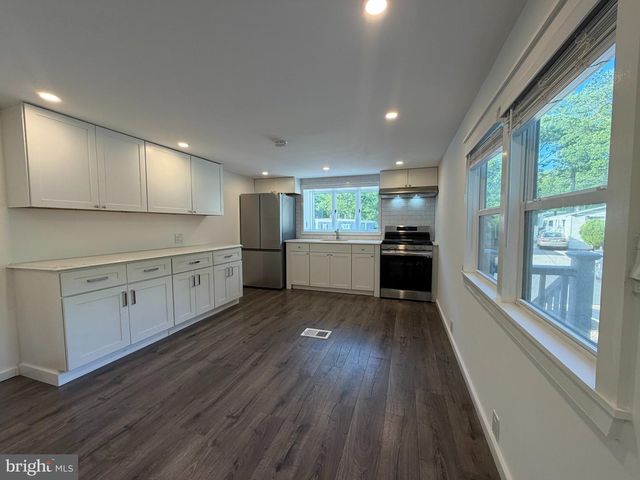66 ROBERTS RD, Toms River, NJ 08755
