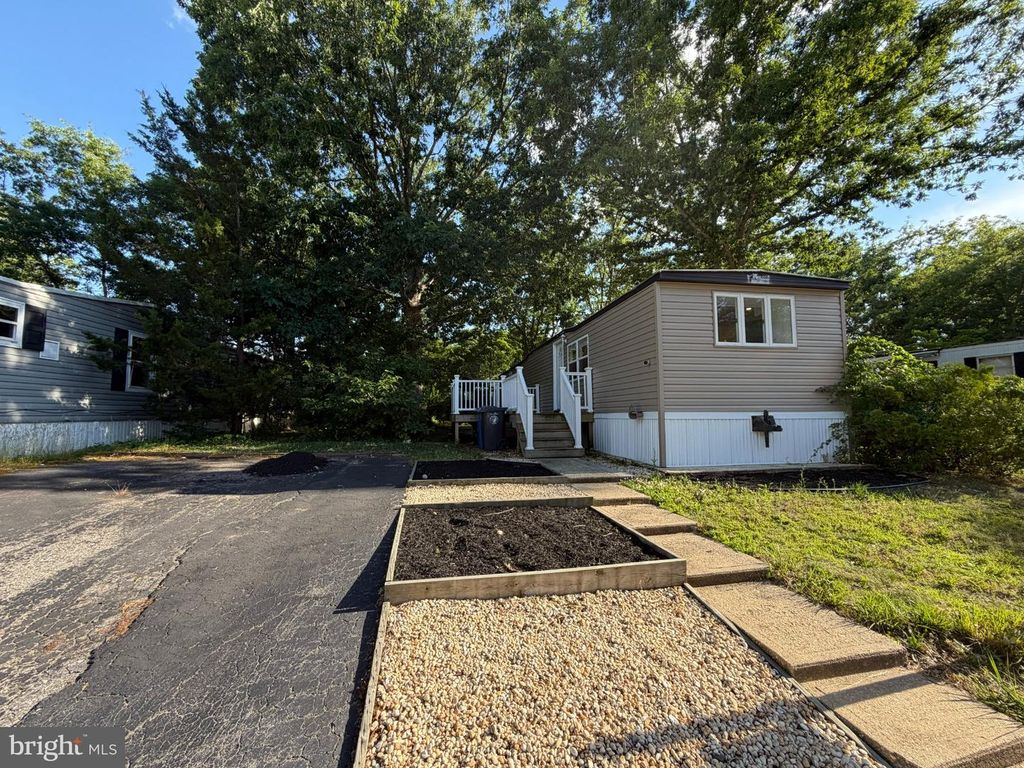 66 ROBERTS RD, Toms River, NJ 08755
