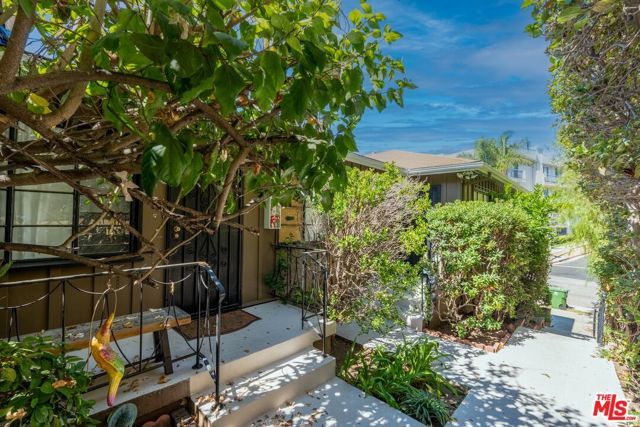 1581 Manning Avenue, Los Angeles, CA 90024