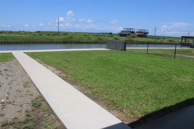 1247 Mabry, Gilchrist, TX 77617