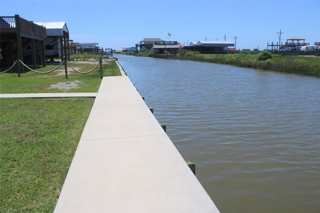 1247 Mabry, Gilchrist, TX 77617