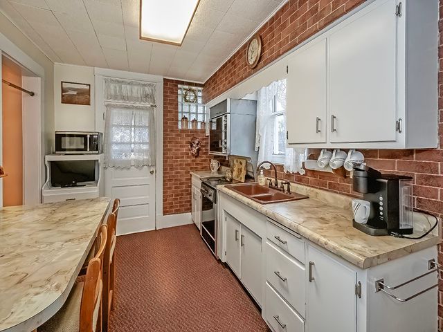 434 E 7th Ave, Tarentum, PA 15084