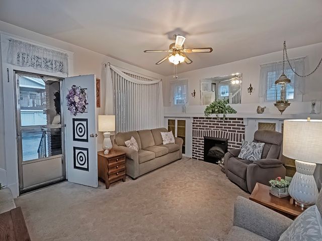 434 E 7th Ave, Tarentum, PA 15084