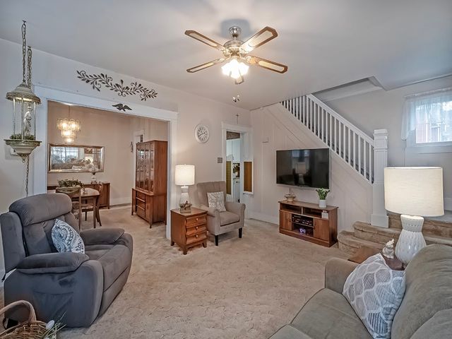 434 E 7th Ave, Tarentum, PA 15084