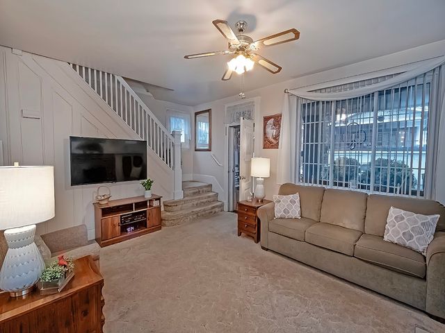 434 E 7th Ave, Tarentum, PA 15084