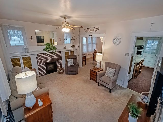 434 E 7th Ave, Tarentum, PA 15084