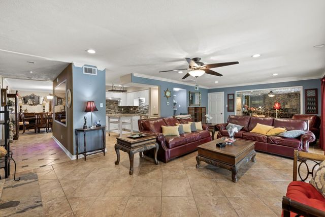 707 Scenic Drive, Baytown, TX 77521