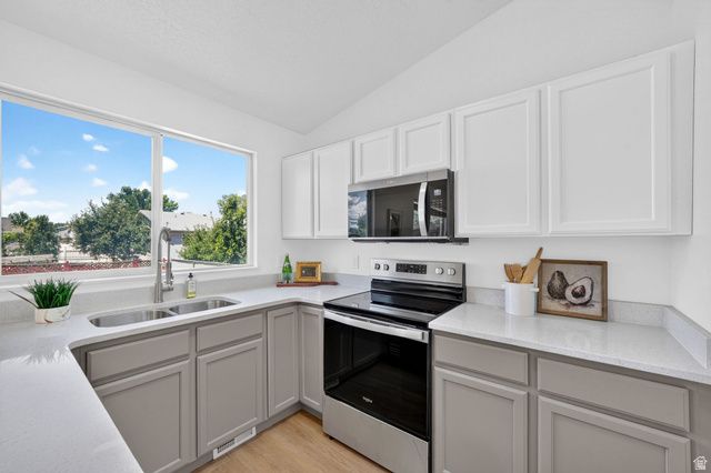 3684 S QUEENSPOINTE LN, West Valley City, UT 84119