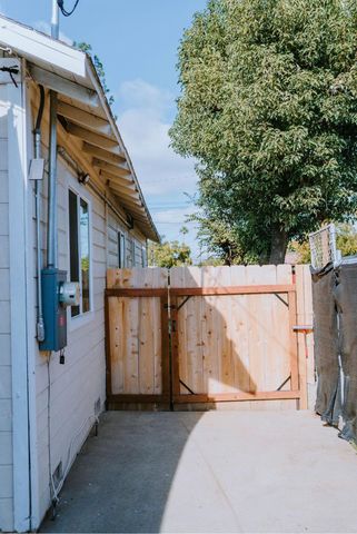 474 First Street, Lindsay, CA 93247