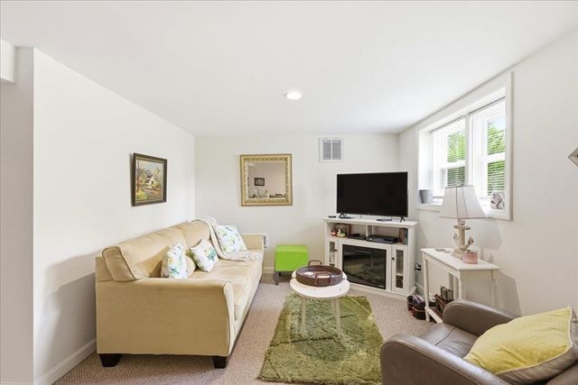 9 Cushing Dr, Plymouth, MA 02360
