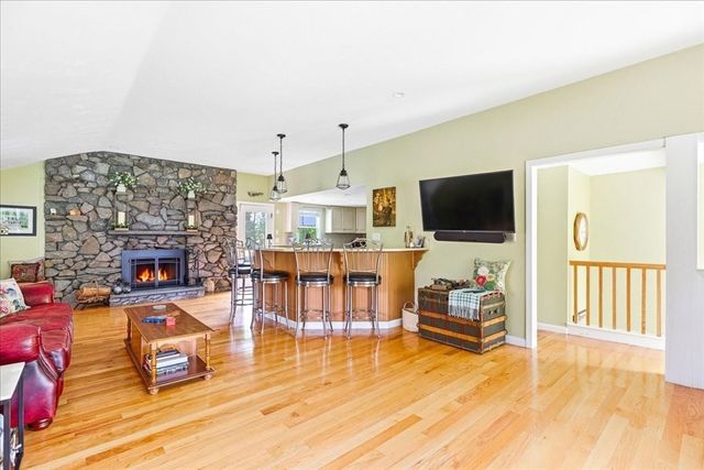 9 Cushing Dr, Plymouth, MA 02360