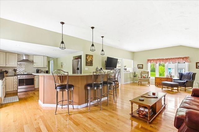 9 Cushing Dr, Plymouth, MA 02360