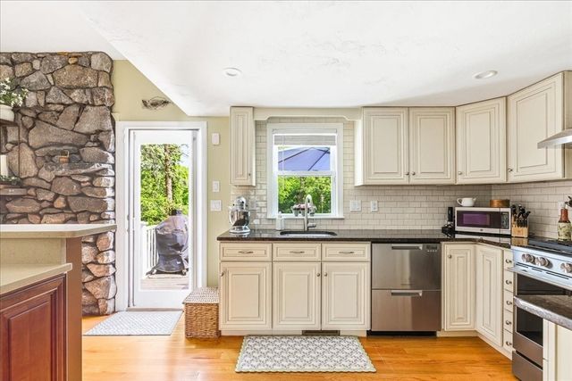 9 Cushing Dr, Plymouth, MA 02360