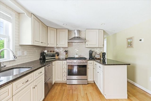 9 Cushing Dr, Plymouth, MA 02360