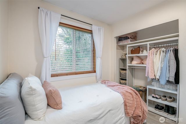 3210 S Bay Road NE, Olympia, WA 98506