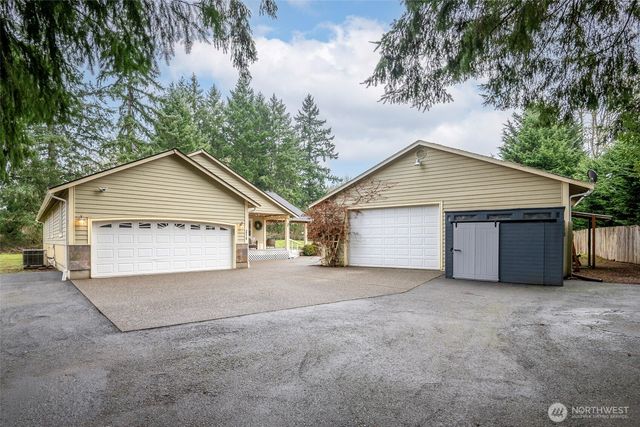 3210 S Bay Road NE, Olympia, WA 98506