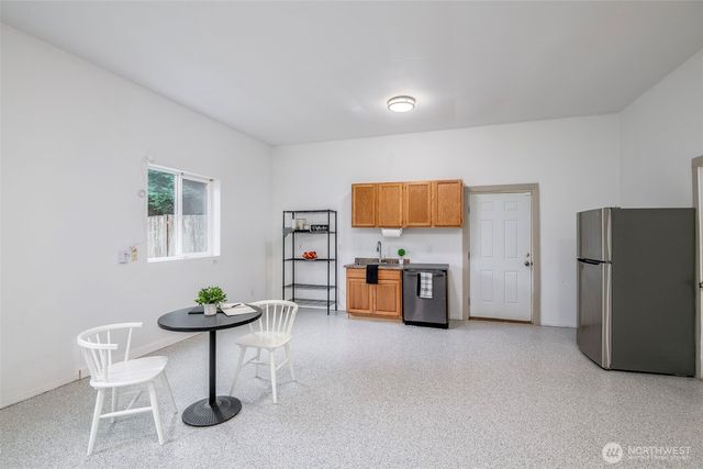 3210 S Bay Road NE, Olympia, WA 98506