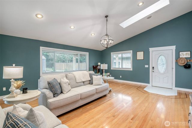 3210 S Bay Road NE, Olympia, WA 98506