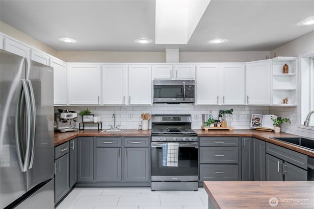 3210 S Bay Road NE, Olympia, WA 98506