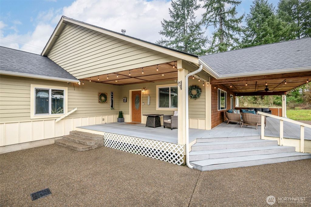 3210 S Bay Road NE, Olympia, WA 98506