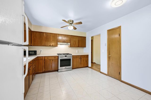 921 Greenwich DRIVE, Madison, WI 53711