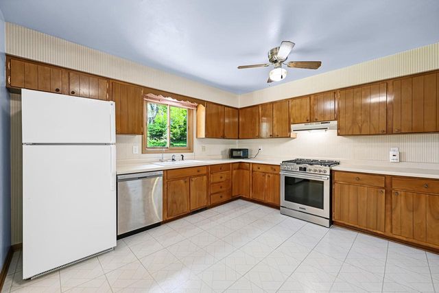 921 Greenwich DRIVE, Madison, WI 53711